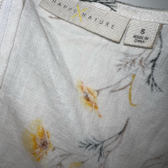 Cute Summery Flowy Dress With TieKnot In The Front - Picture 4 of 5